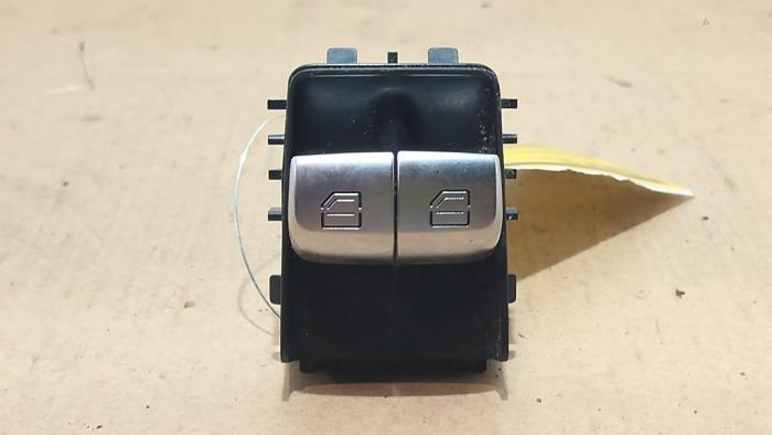 Usados Interruptor combinado de ventanillas Mercedes Vito (447.6) 2.0 116 CDI 16V Precio € 90,75 IVA incluido ofrecido por Autoparts Van De Velde