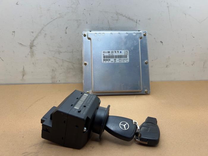 Used Ignition lock + computer Mercedes C Combi (S203) 2.2 C-200 CDI 16V Price € 181,50 Inclusive VAT offered by Autoparts Van De Velde