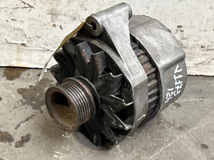 Begagnade Dynamo Mercedes E (W124) 2.5 250 D Pris € 175,45 Inklusive moms erbjuds av Autoparts Van De Velde