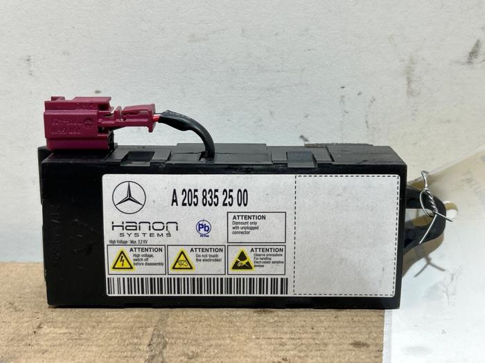 Begagnade Luftkvalitetssensor Mercedes E (W213) E-300de 2.0 Turbo 16V Pris € 30,25 Inklusive moms erbjuds av Autoparts Van De Velde