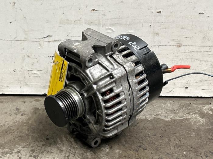 Gebrauchte Dynamo Mercedes C (W202) 2.2 C-220 CDI 16V Preis € 90,75 Mit Mehrwertsteuer angeboten von Autoparts Van De Velde