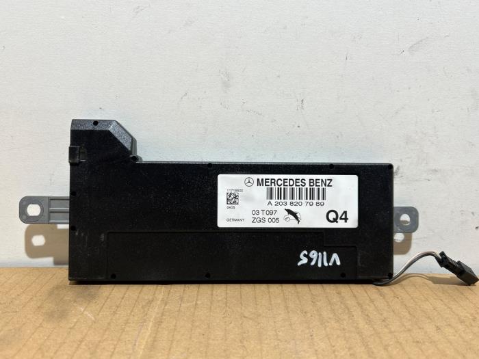 Używane Antena Mercedes C Combi (S203) 2.2 C-200 CDI 16V Cena € 151,25 Z VAT oferowane przez Autoparts Van De Velde