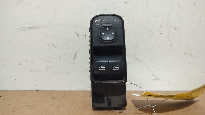 Usados Interruptor combinado de ventanillas Mercedes Sprinter 3,5t (907.6/910.6) 314 CDI 2.1 D RWD Precio € 90,75 IVA incluido ofrecido por Autoparts Van De Velde