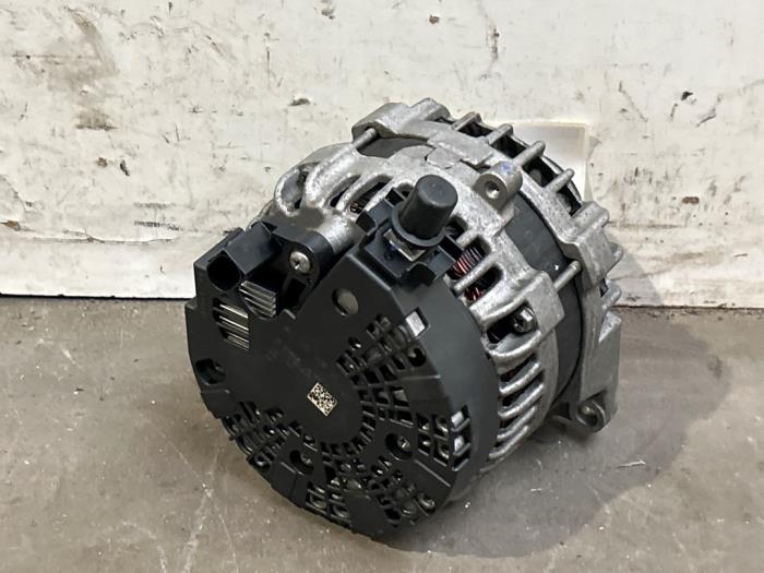 Dynamo från en Mercedes-Benz A (W176) 1.5 A-160 CDI, A-160d 16V 2014