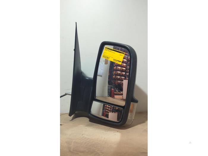 Usados Retrovisor externo derecha Mercedes Sprinter 3,5t (906.63) 313 CDI 16V Precio € 139,15 IVA incluido ofrecido por Autoparts Van De Velde