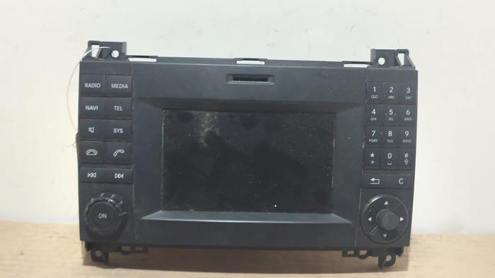 Używane Radio Mercedes Sprinter 3t (906.61) 216 CDI 16V Cena € 181,50 Z VAT oferowane przez Autoparts Van De Velde
