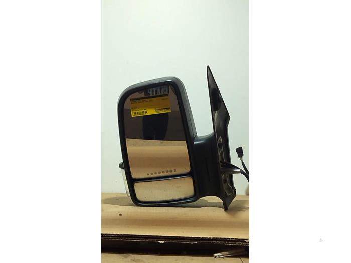 Usados Retrovisor externo izquierda Mercedes Sprinter 3t (906.61) 216 CDI 16V Precio € 139,15 IVA incluido ofrecido por Autoparts Van De Velde