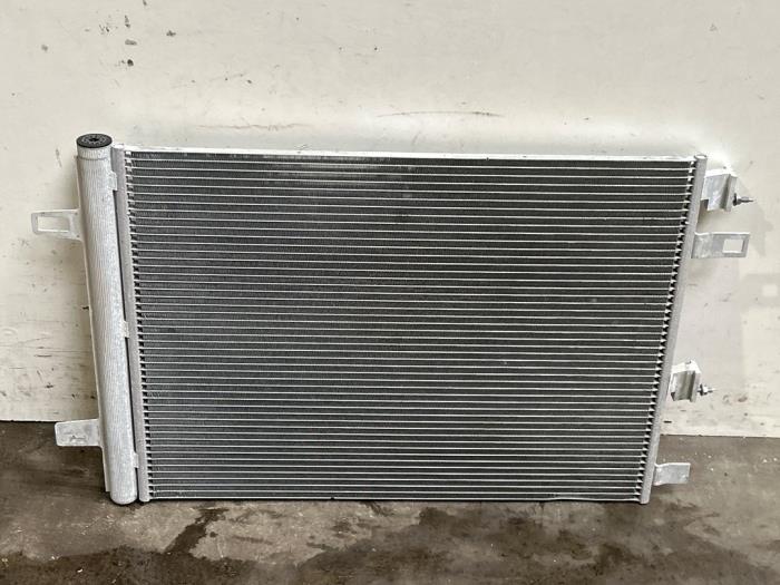 Begagnade AC-radiator Mercedes GLA (H247) 2.0 220d 4-Matic Pris € 175,45 Inklusive moms erbjuds av Autoparts Van De Velde