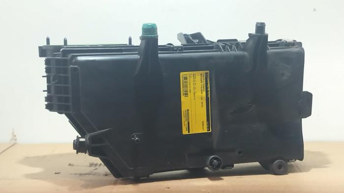 Gebrauchte Luftfiltergehäuse Mercedes C (W205) C-200d 2.2 16V Preis € 48,40 Mit Mehrwertsteuer angeboten von Autoparts Van De Velde