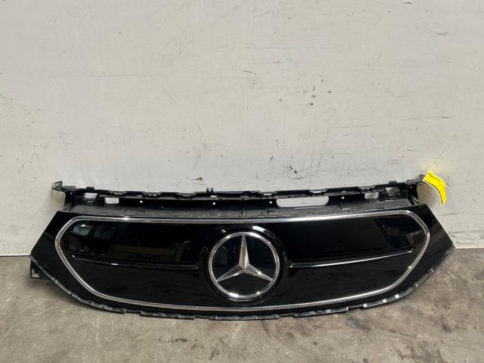 Używane Grill Mercedes EQA (N243) 250 67 kWh Cena € 635,25 Z VAT oferowane przez Autoparts Van De Velde