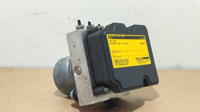 Używane Pompa ABS Mercedes EQA (N243) 250 67 kWh Cena € 393,25 Z VAT oferowane przez Autoparts Van De Velde