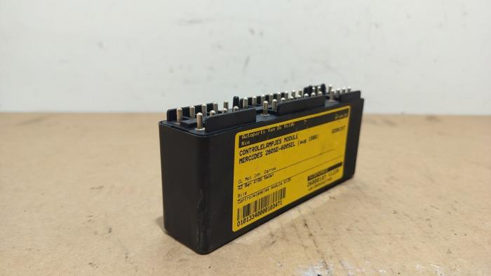 Usados Módulo de control de luces Mercedes S (W126) 420 SE,SEL Precio € 108,90 IVA incluido ofrecido por Autoparts Van De Velde