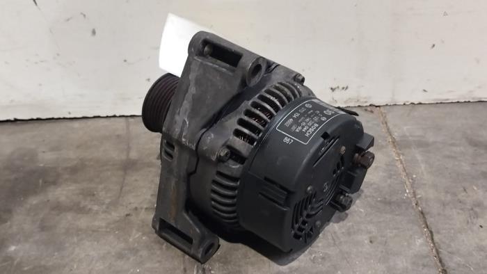 Dynamo van een Mercedes-Benz C (W202) 2.2 C-220 16V 1997