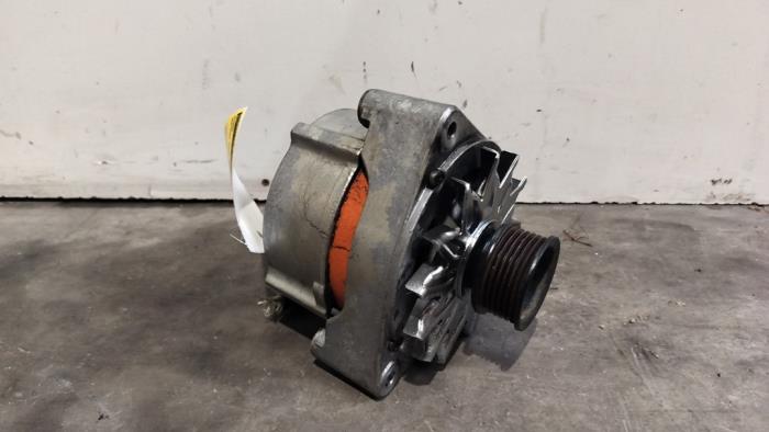 Begagnade Dynamo Mercedes S (W126) 260 SE Pris € 90,75 Inklusive moms erbjuds av Autoparts Van De Velde