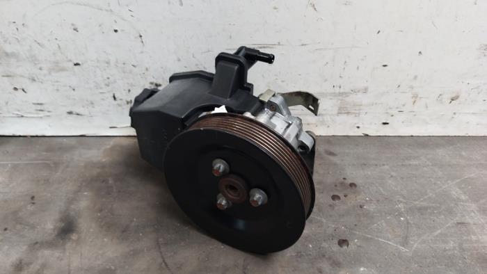 Usagé Pompe de direction Mercedes C (W202) 2.2 C-220 16V Prix € 90,75 Prix TTC proposé par Autoparts Van De Velde