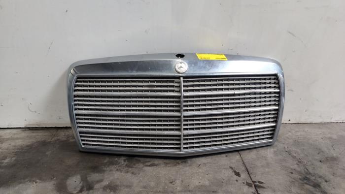 Używane Grill Mercedes S (W126) 300 SE,SEL Cena € 181,50 Z VAT oferowane przez Autoparts Van De Velde