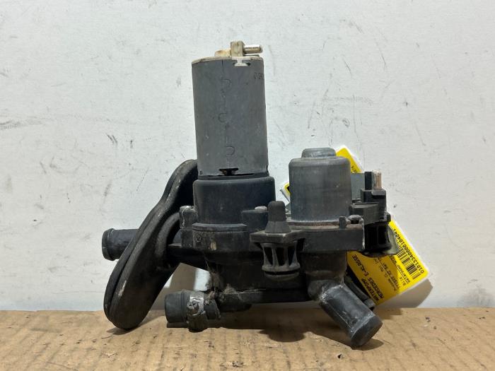 Begagnade Vattenpump Mercedes E Combi (S124) 2.0 200 TE Pris € 90,75 Inklusive moms erbjuds av Autoparts Van De Velde