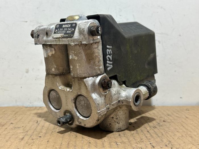Używane Pompa ABS Mercedes E Combi (S124) 2.0 200 TE Cena € 181,50 Z VAT oferowane przez Autoparts Van De Velde