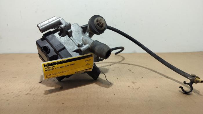 Begagnade Vattenpump Mercedes E (W210) 2.2 E-220 CDI 16V Pris € 151,25 Inklusive moms erbjuds av Autoparts Van De Velde