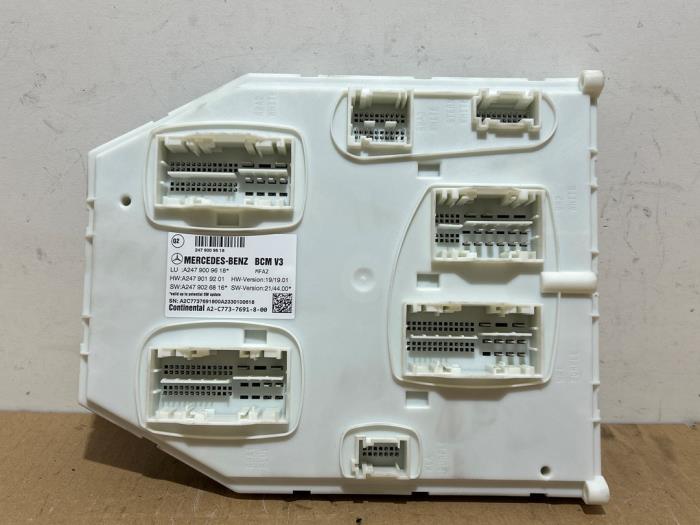 Używane Modul Comfort Mercedes A Limousine (177.1) 1.3 A-250 e Turbo 16V Cena € 108,90 Z VAT oferowane przez Autoparts Van De Velde