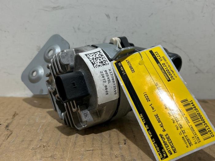 Begagnade Vattenpump Mercedes A Limousine (177.1) 1.3 A-250 e Turbo 16V Pris € 60,50 Inklusive moms erbjuds av Autoparts Van De Velde