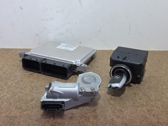 Used Ignition lock + computer Mercedes E (W211) 2.2 E-200 CDI 16V Price € 272,25 Inclusive VAT offered by Autoparts Van De Velde