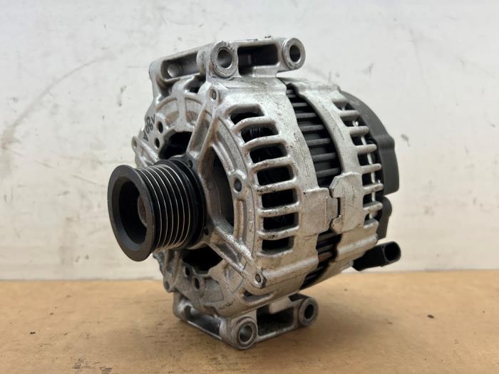 Begagnade Dynamo Mercedes CL (216) 5.5 CL-550 V8 32V Pris € 90,75 Inklusive moms erbjuds av Autoparts Van De Velde
