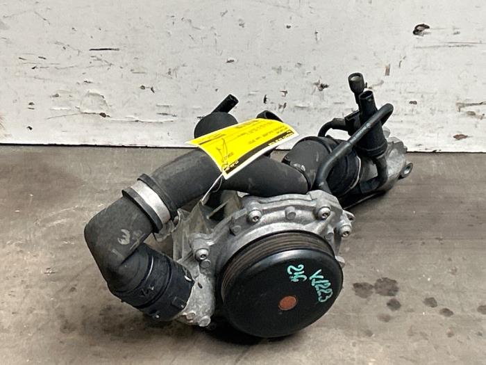Usagé Pompe à eau Mercedes B (W246/W242) 1.8 B-180 CDI BlueEFFICIENCY 16V Prix € 30,25 Prix TTC proposé par Autoparts Van De Velde