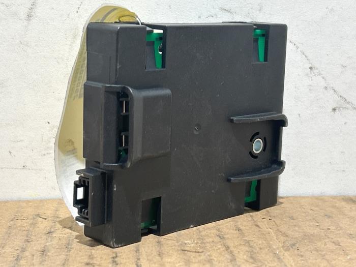 Begagnade Bluetooth-modul Mercedes A (W169) 1.5 A-150 Pris € 12,10 Inklusive moms erbjuds av Autoparts Van De Velde