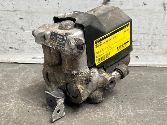 Używane Pompa ABS Mercedes E (C124) 2.0 E-200 16V Cena € 181,50 Z VAT oferowane przez Autoparts Van De Velde