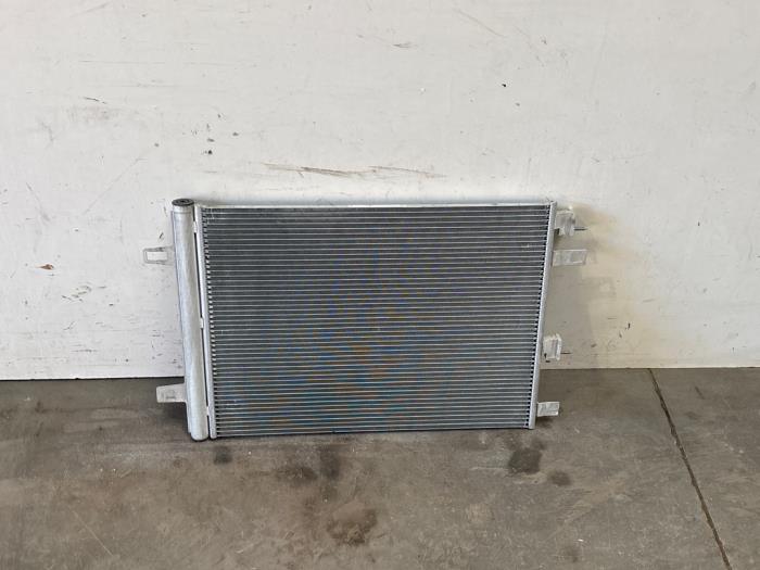 Usagé Condenseur de climatisation Mercedes A Limousine (177.1) 1.3 A-250 e Turbo 16V Prix € 175,45 Prix TTC proposé par Autoparts Van De Velde