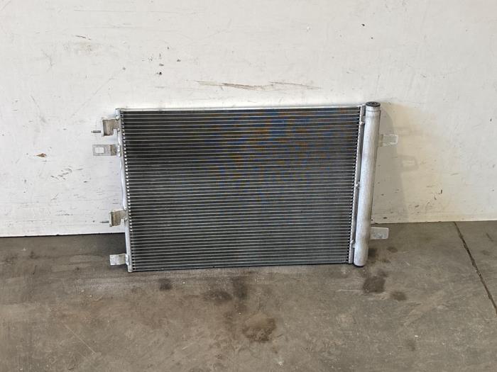 Klima Kondensor van een Mercedes-Benz A Limousine (177.1) 1.3 A-250 e Turbo 16V 2023
