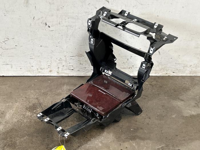 Begagnade Skydd, instrumentbräda Mercedes CL (216) 5.5 CL-550 V8 32V Pris € 211,75 Inklusive moms erbjuds av Autoparts Van De Velde