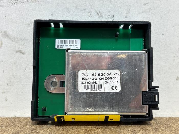Begagnade Bluetooth-modul Mercedes A (W169) 1.7 A-170 5-Drs. Pris € 12,10 Inklusive moms erbjuds av Autoparts Van De Velde