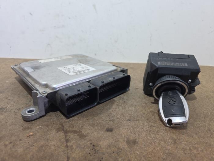 Used Ignition lock + computer Mercedes C Estate (S204) 2.2 C-200 CDI 16V BlueEFFICIENCY Price € 181,50 Inclusive VAT offered by Autoparts Van De Velde