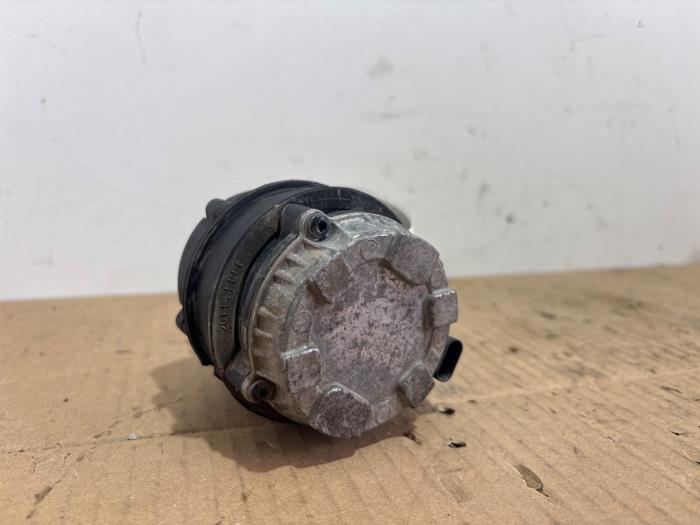Usagé Pompe à eau Mercedes C Estate (S206) C-300 de 2.0 Turbo 16V Prix € 60,50 Prix TTC proposé par Autoparts Van De Velde