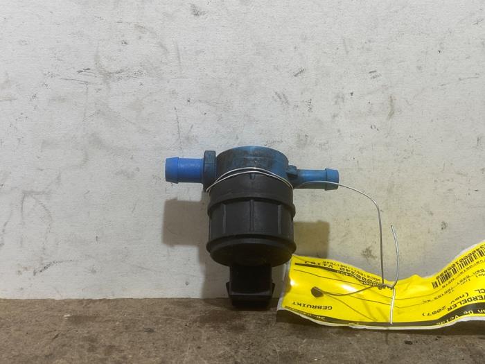 Gebrauchte Kraftstoffverteiler Mercedes CL (216) 5.5 CL-550 V8 32V Preis € 36,30 Mit Mehrwertsteuer angeboten von Autoparts Van De Velde