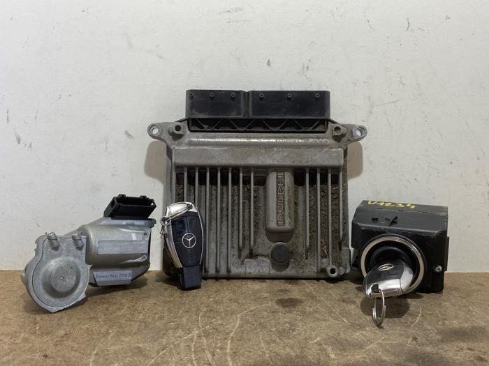 Used Ignition lock + computer Mercedes E (W211) 2.2 E-220 CDI 16V Price € 242,00 Inclusive VAT offered by Autoparts Van De Velde
