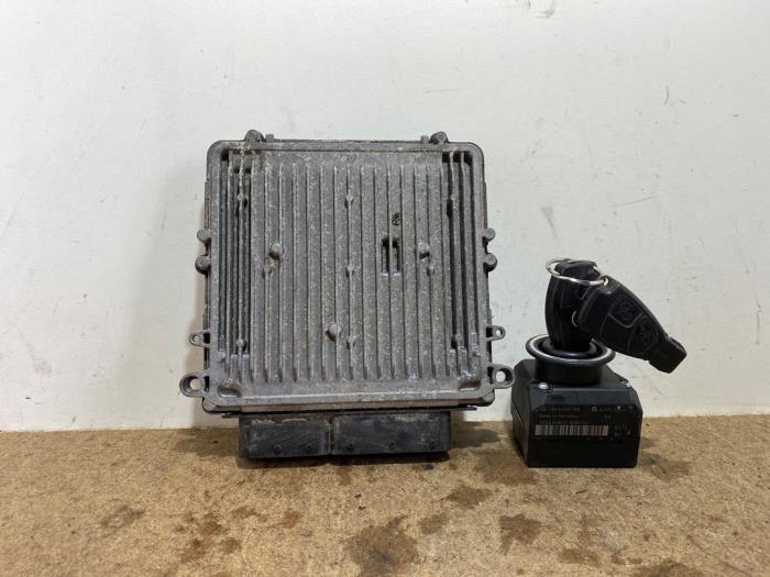 Used Ignition lock + computer Mercedes R (W251) 3.0 320 CDI 24V 4-Matic Price € 181,50 Inclusive VAT offered by Autoparts Van De Velde