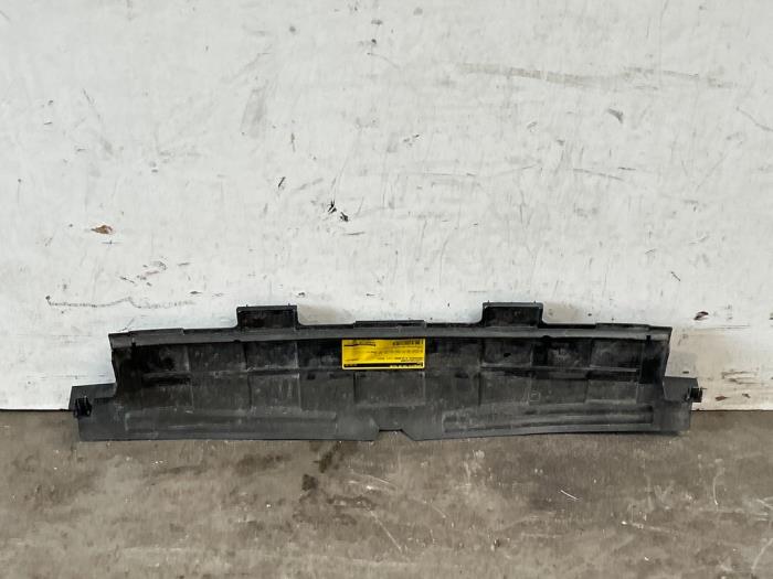 Begagnade Lufttratt Mercedes A Limousine (177.1) 1.3 A-250 e Turbo 16V Pris € 60,50 Inklusive moms erbjuds av Autoparts Van De Velde