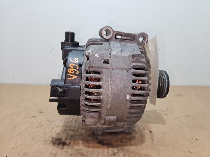 Dynamo van een Mercedes-Benz GLK (204.7/9) 3.0 320 CDI 24V 4-Matic 2009
