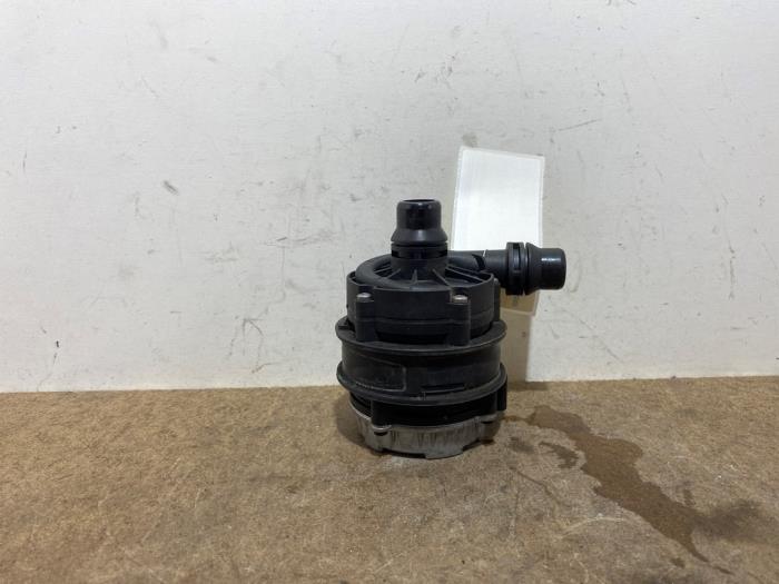 Begagnade Vattenpump Mercedes EQA (N243) 250 67 kWh Pris € 60,50 Inklusive moms erbjuds av Autoparts Van De Velde
