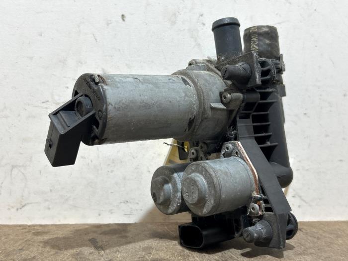 Begagnade Vattenpump Mercedes S (W220) 3.2 S-320 18V Pris € 151,25 Inklusive moms erbjuds av Autoparts Van De Velde