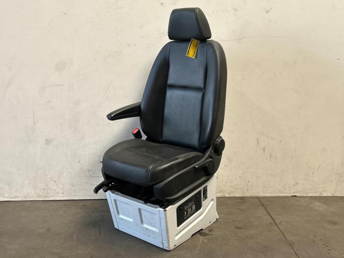 Używane Fotel lewy Mercedes Sprinter 3,5t (907.6/910.6) 311 CDI 2.0 D RWD Cena € 332,75 Z VAT oferowane przez Autoparts Van De Velde