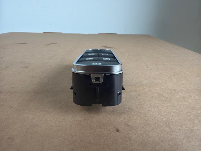 Usados Interruptor combinado de ventanillas Mercedes EQB (X243) 250+ 71 kWh Precio € 48,40 IVA incluido ofrecido por Autoparts Van De Velde
