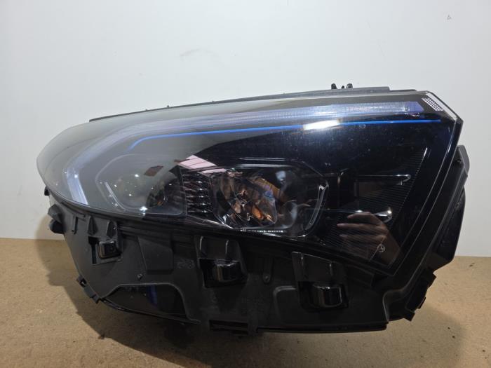 Używane Reflektor prawy Mercedes EQA (N243) 250+ 71 kWh Cena € 925,65 Z VAT oferowane przez Autoparts Van De Velde
