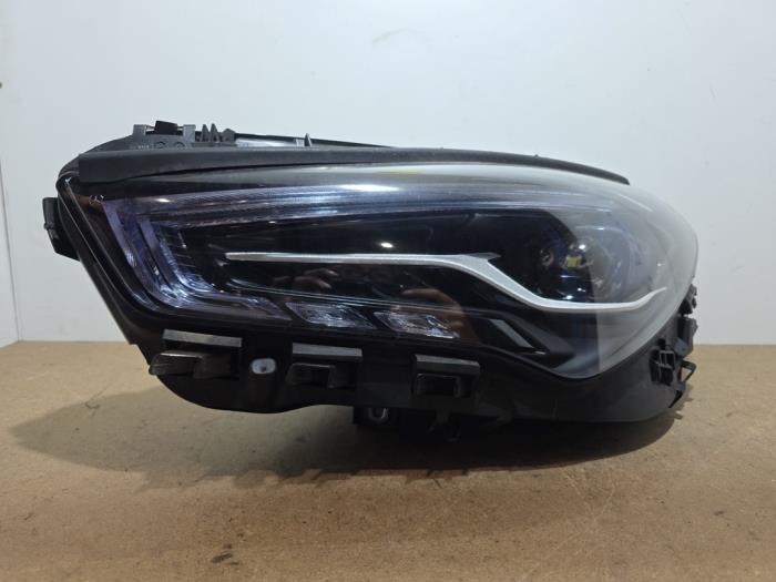 Używane Reflektor lewy Mercedes CLA Shooting Brake (118.6) Cena € 998,25 Z VAT oferowane przez Autoparts Van De Velde