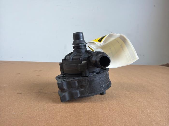 Begagnade Vattenpump Mercedes CLE (C236) Pris € 108,90 Inklusive moms erbjuds av Autoparts Van De Velde