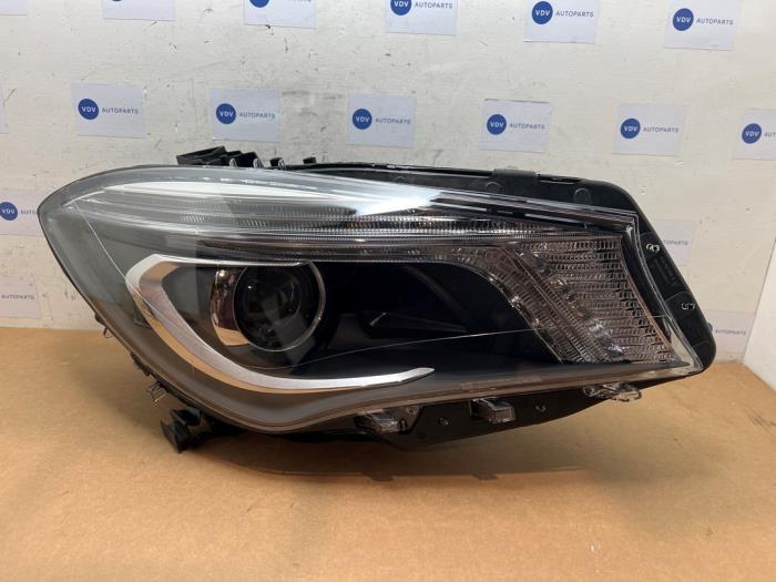 Nowe Reflektor prawy Mercedes CLA (117.3) 2.2 CLA-220 CDI, 220 d 16V Cena € 695,75 Z VAT oferowane przez Autoparts Van De Velde