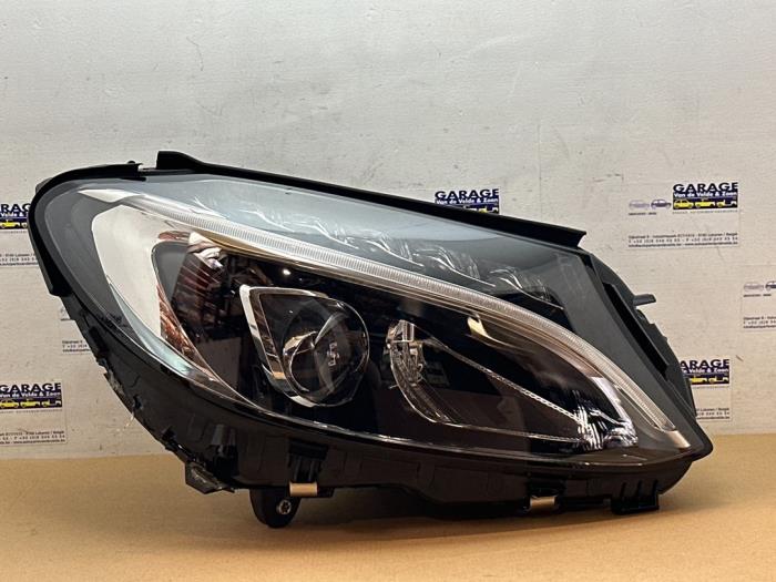 Nowe Reflektor prawy Mercedes C (W205) C-200d 2.2 16V Cena € 877,25 Z VAT oferowane przez Autoparts Van De Velde